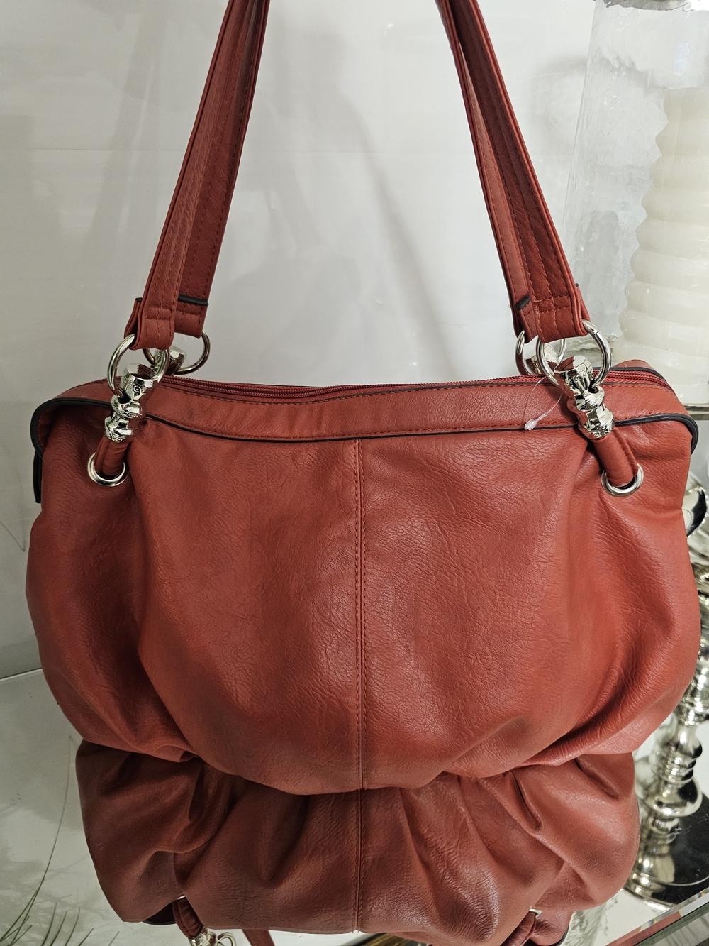 Beuno Elegant Red Shoulder Bag with Silver Accents